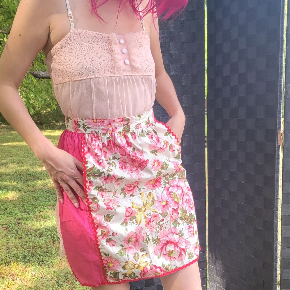Vintage Apron Handmade Full Pocket Floral & RicRac Pink Half Apron - Picture 6 of 9